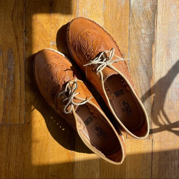 de la tierra mia floral embossed shoes - Picture 3 of 6